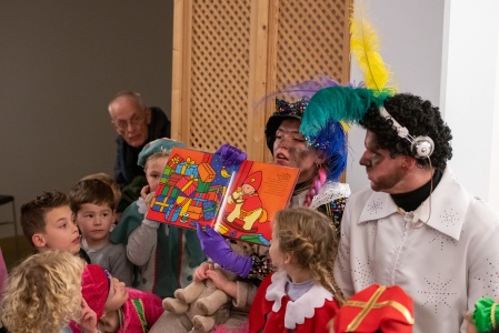 2025-11-23 Sint leest voor-40